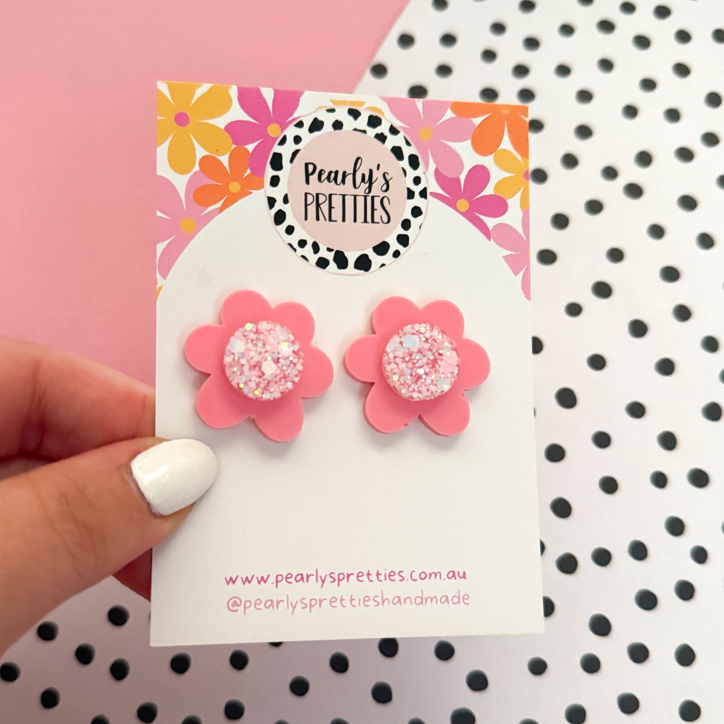 Daisy Daisy Resin statement stud earrings - pink with glitter center