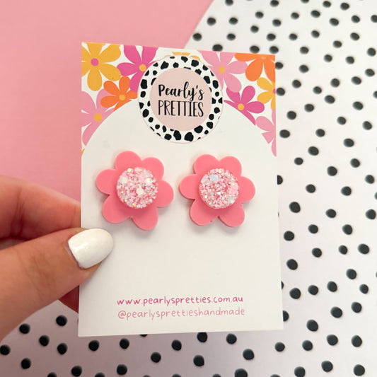 Daisy Daisy Resin statement stud earrings - pink with glitter center
