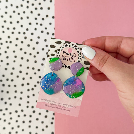 Resin coated dangle earrings 043