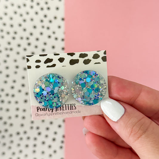 Small circle stud earring- 12